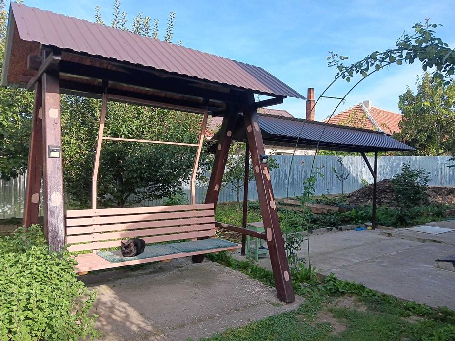 Casa cu mansarda in moinesti la cheie