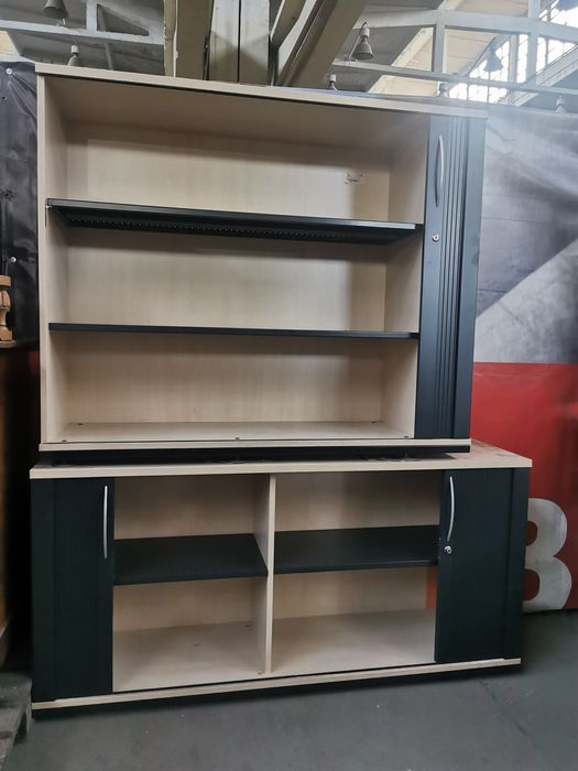 Офис шкафове със затваряне тип хармоника.