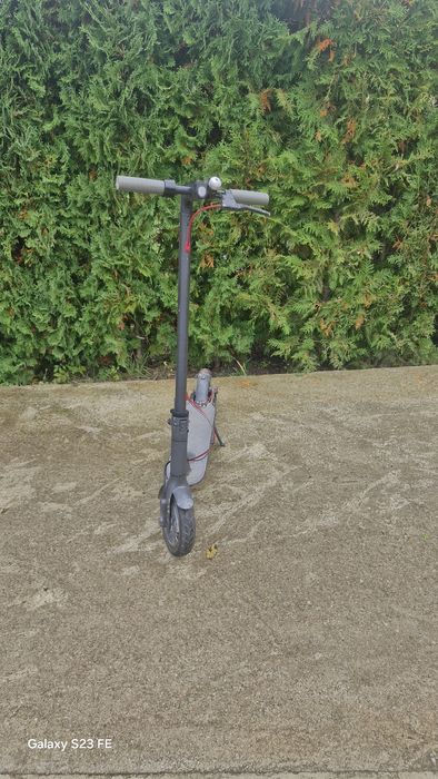 Vând trotineta electrica xiaomi m365 de piese