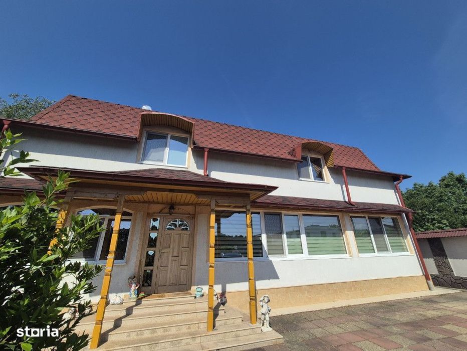 Vanzare proprietate remarcabila situata in zona turistica Runcu