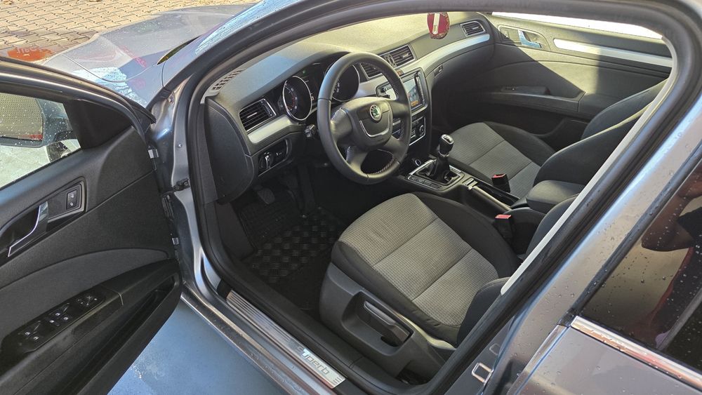 Skoda superb 2010, navi, senzori parcare, carlig, scaune incalzite