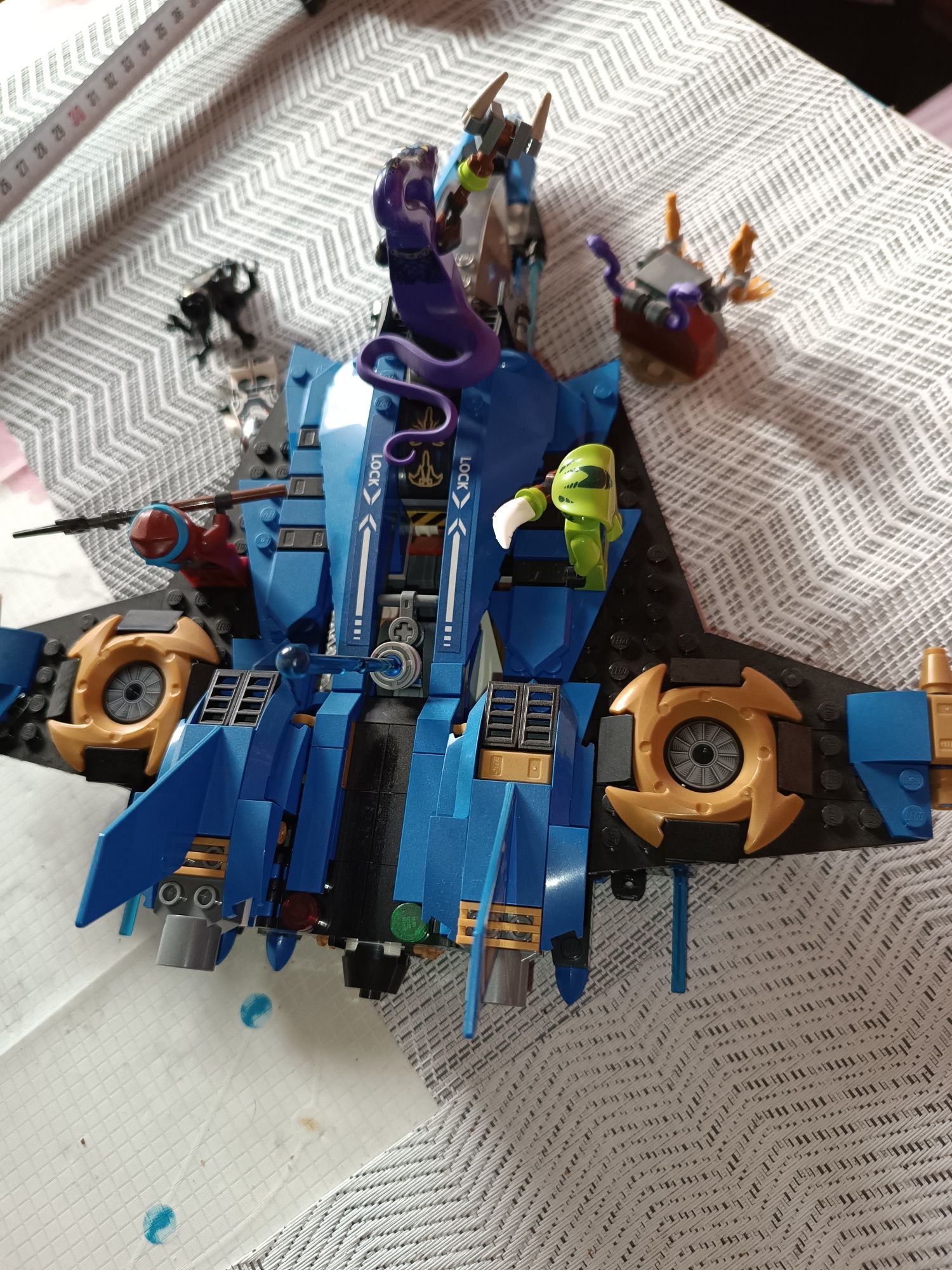 Lego ninjago-avionul de lupta al lui Jay