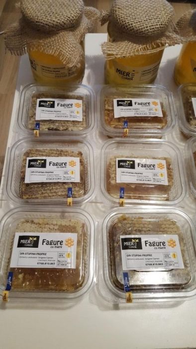 Fagure cu miere de salcam