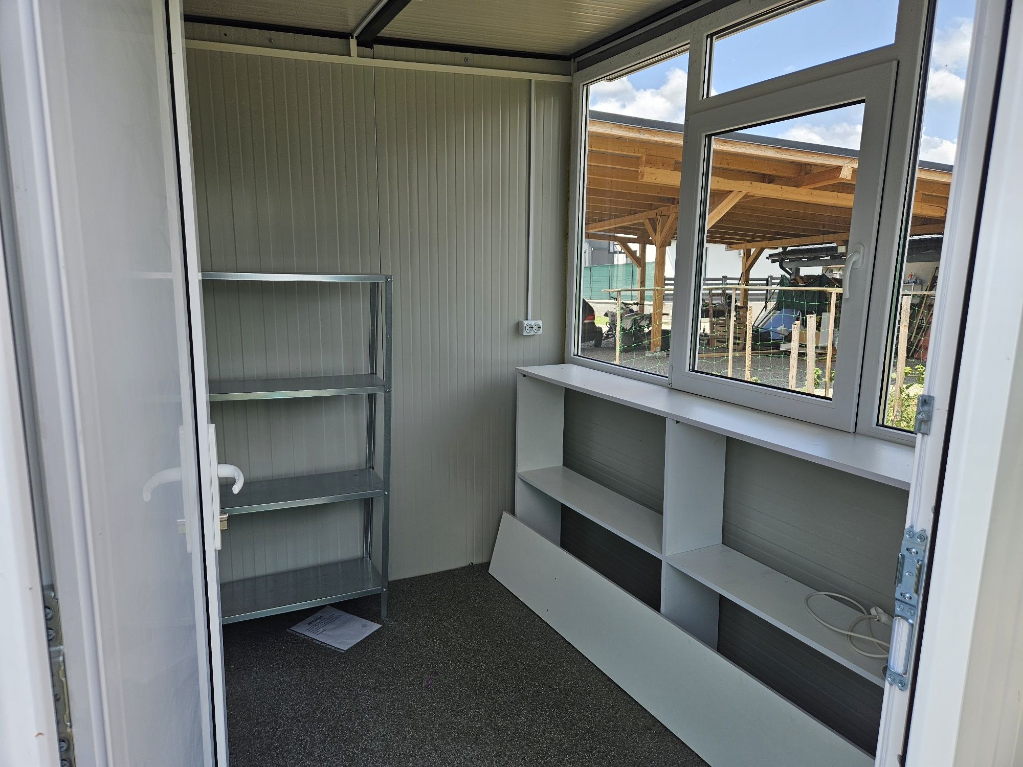 Vând containere/ chioscuri metalice de 3/2