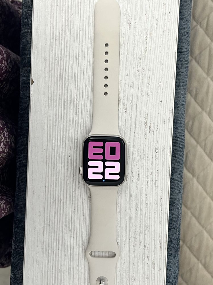 Продам Apple watch SE 2 Gen (2023)