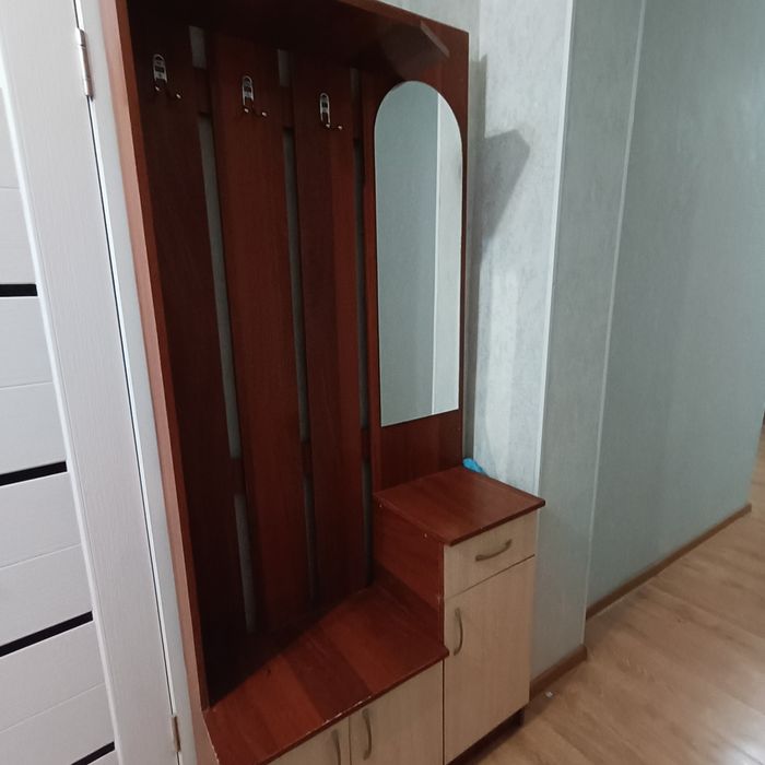 Продам вешалку в хорошем состоянии