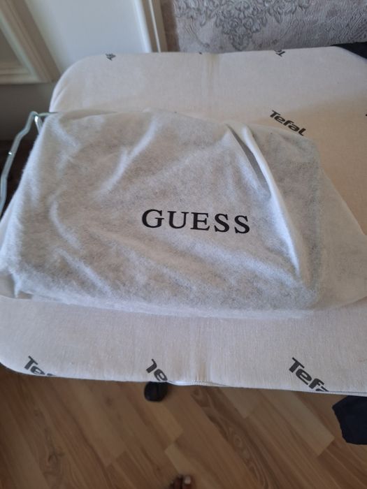 Geanta  de  dama  marca  guess
