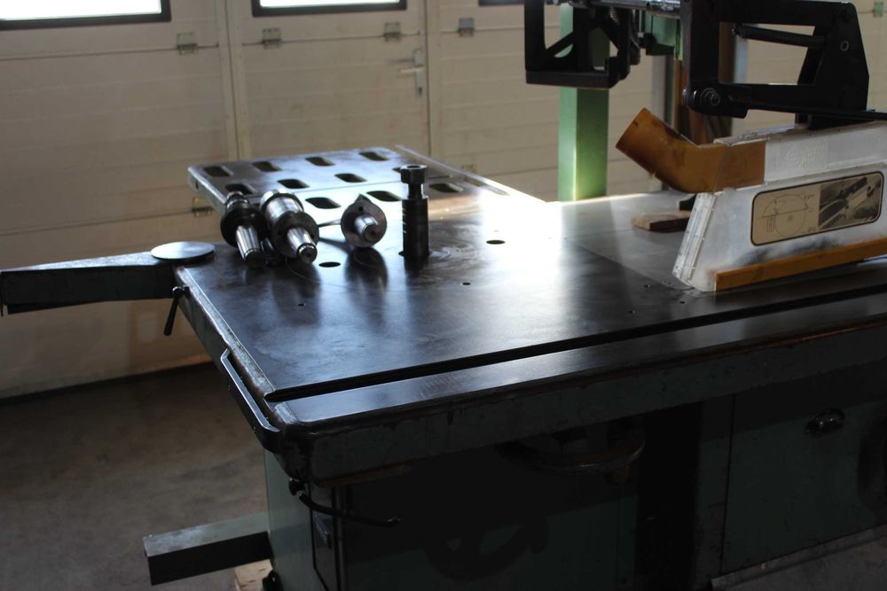 circular cu freza , masina de tamplarie industriala