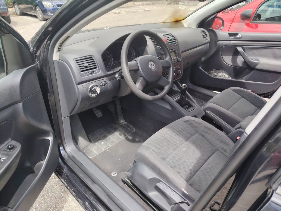 Vând Golf 5 pentru piese