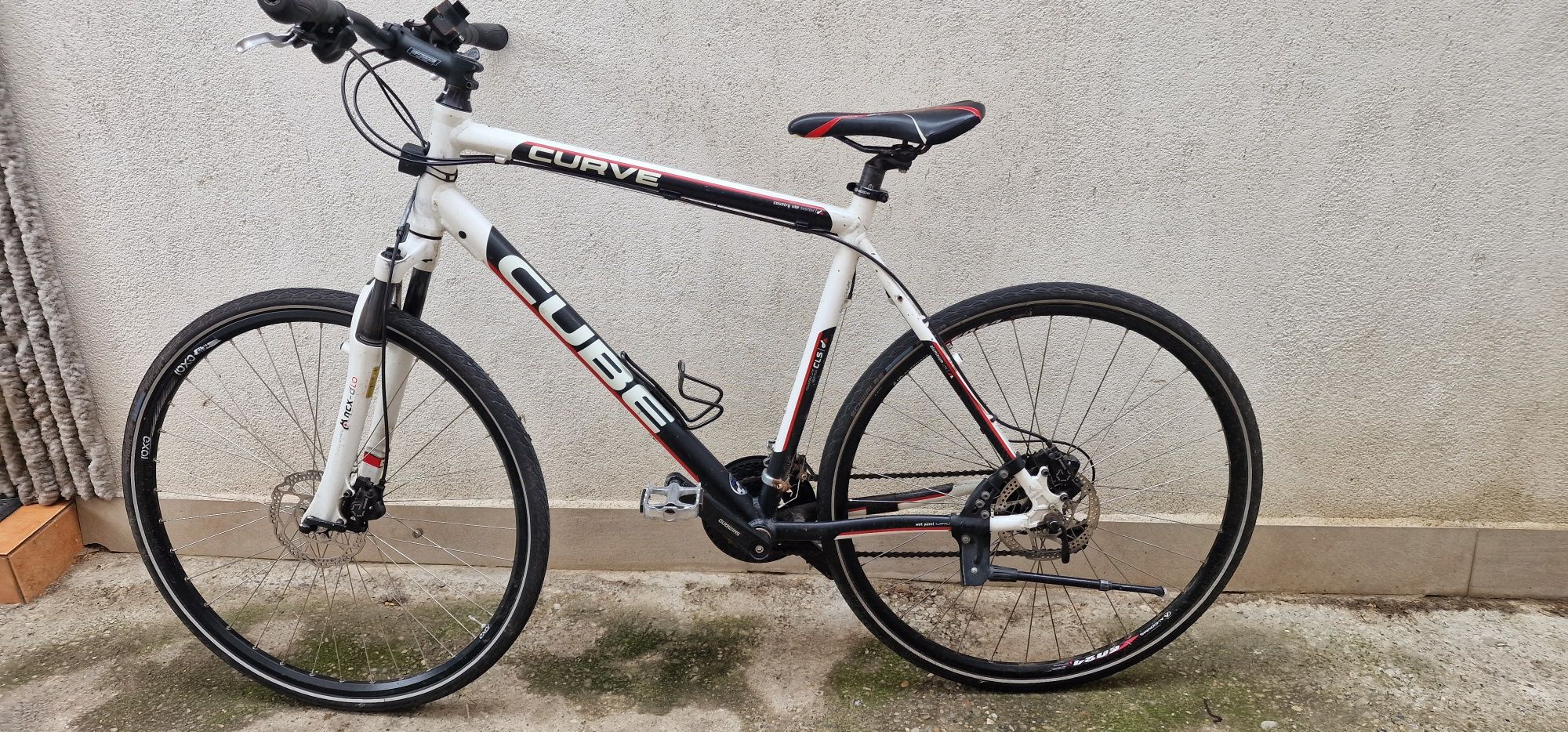 Bicicleta Cube roti pe 28 inch.