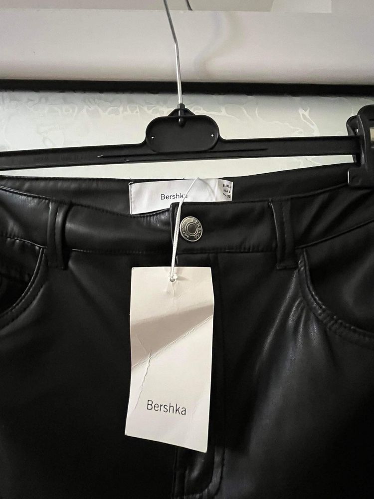 панталон на Bershka