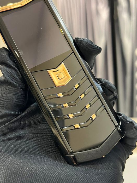 Vertu Signature S Ultimate Black & Gold