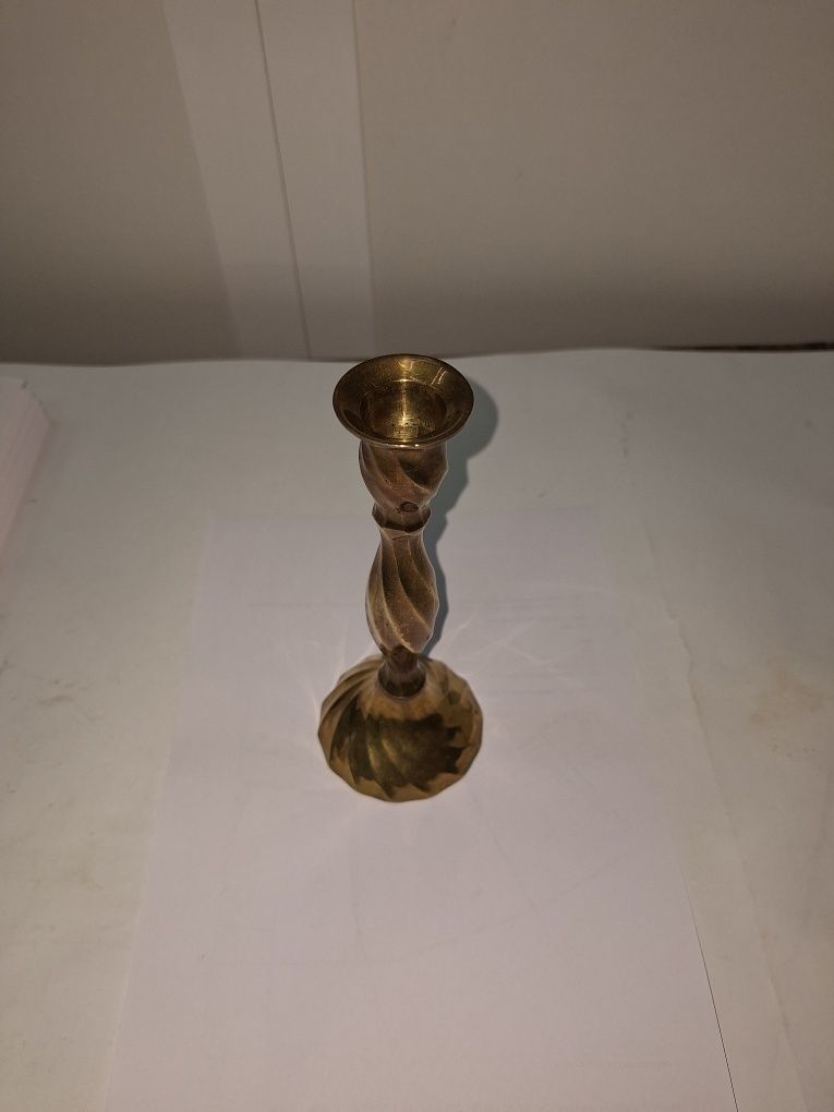 Месингов свещник