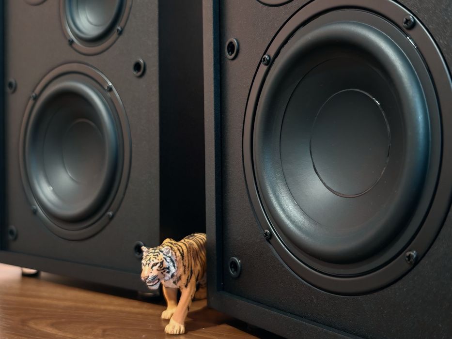 Grundig GHF-1030 Series. Boxe raft fabuloase. 3 căi. Noi. Preț fix !