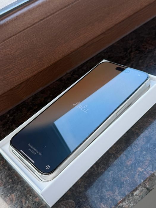 iPhone 15 Pro Max, Alb