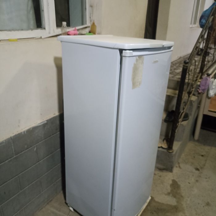 Biryusa holodilnik sotiladi