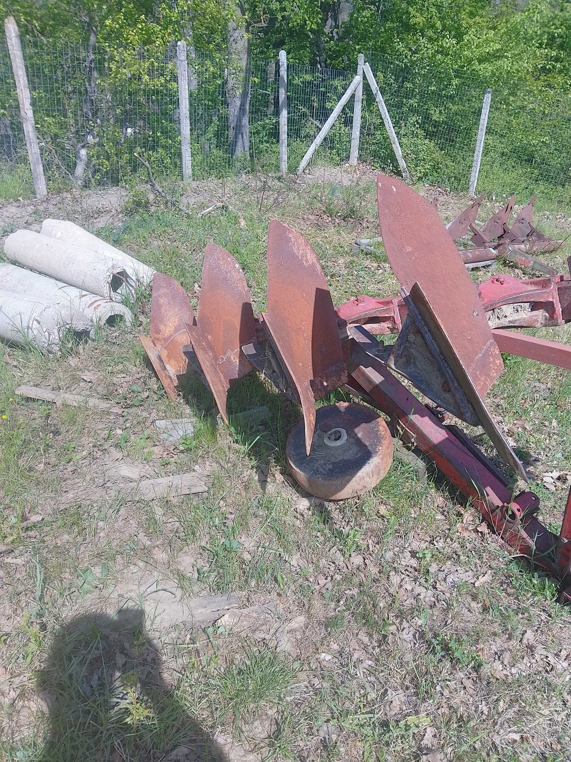 Плуг и Браздилник