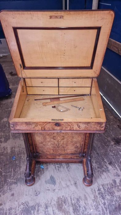 Birou Davenport antic, lemn de nuc burl, sec. XIX – piesă de colecție