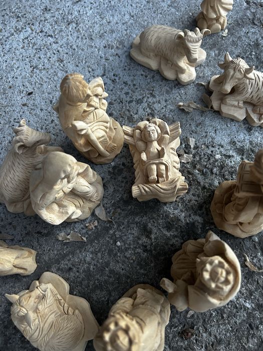 Scenă Nașterea Domnului – Crăciun sculptat manual în lemn