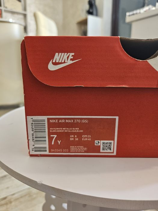 Nike Air Max 270 (noi, mărimea 39 și 40)