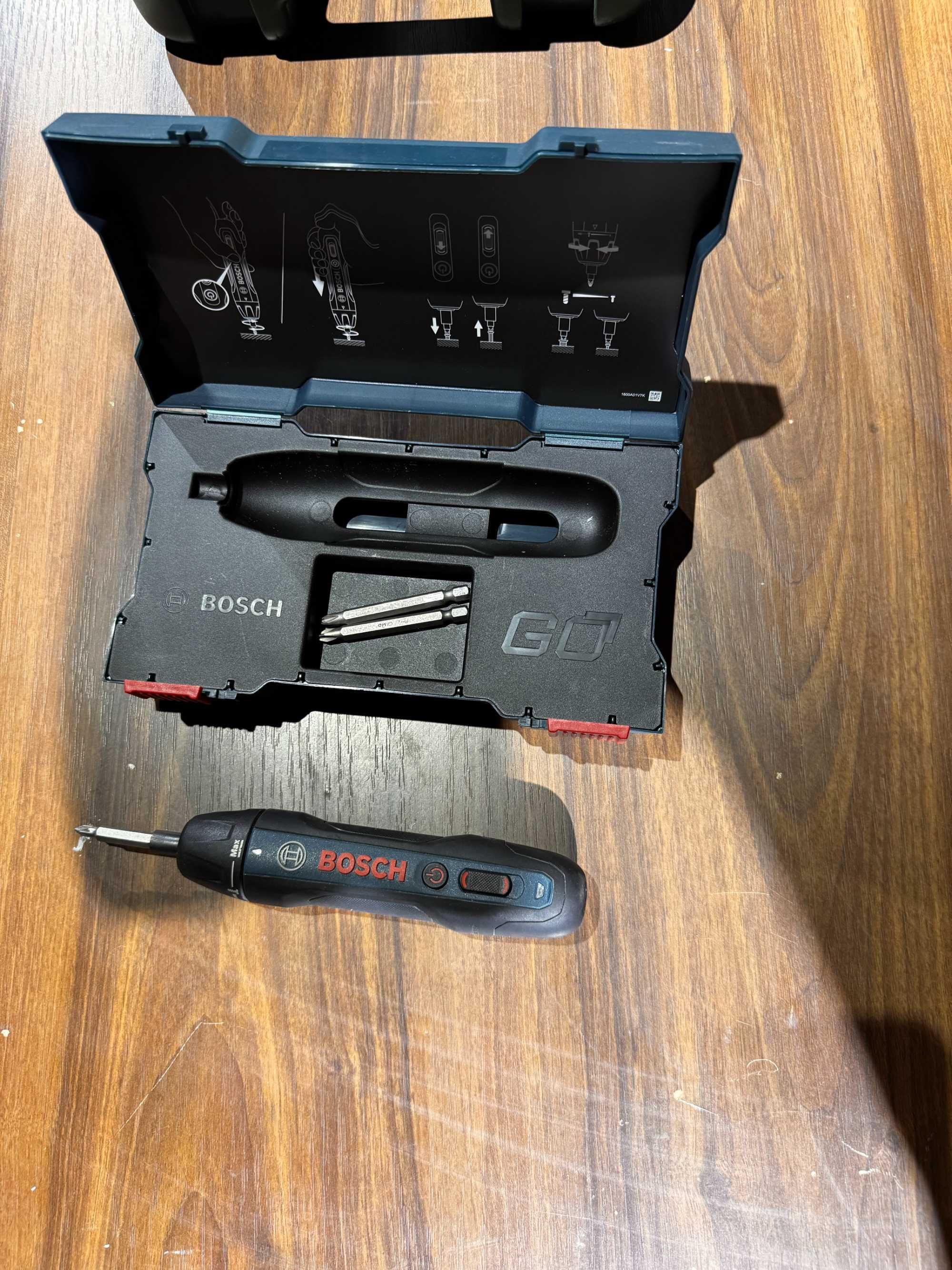 Аккумуляторная отвёртка BOSCH GO 2 (в комплекте с битами и кейсом)