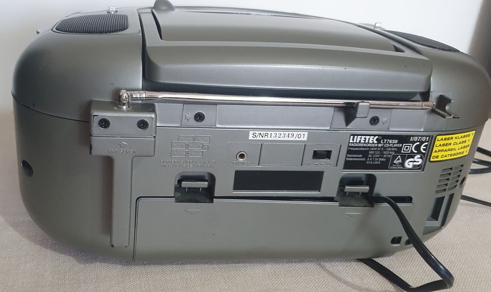 Vând radio-casetofon cu cd.