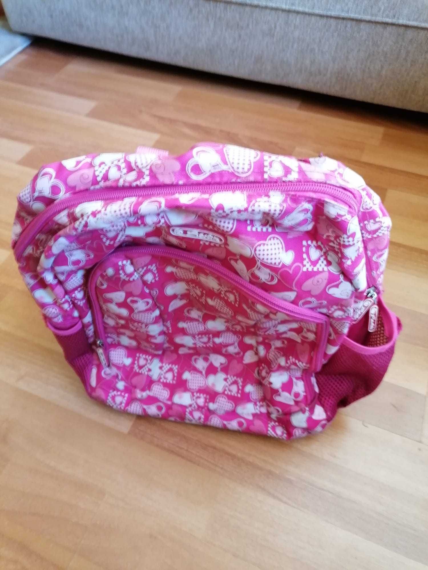 Ghiozdan / Rucsac tip troler cu roti Hello Kitty pentru clasele 1-4