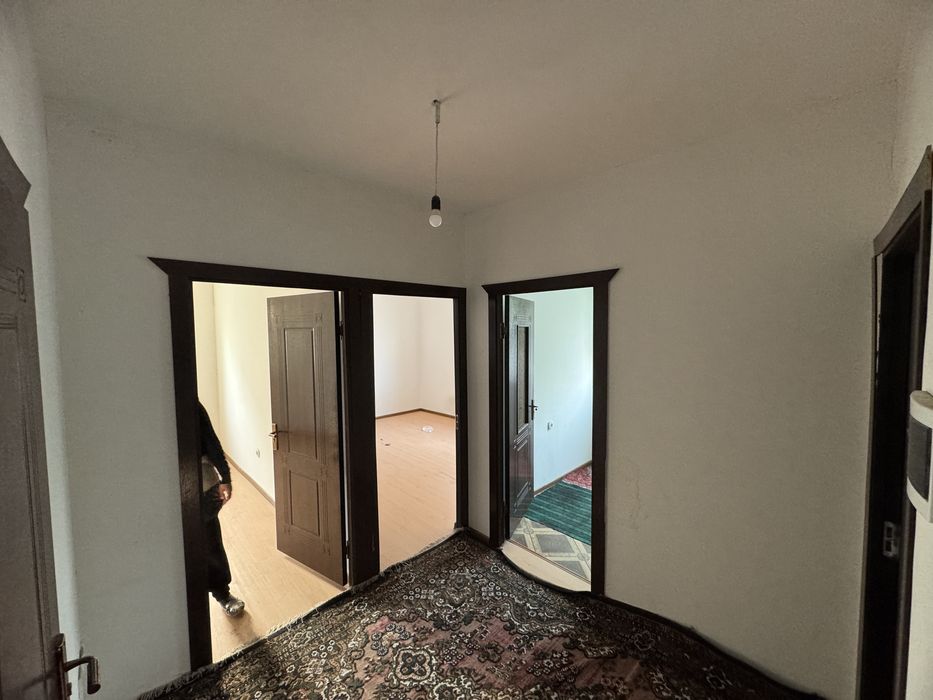 Qiziltepa Davlat xizmatlari orqasidan 3 xonalik uy sotiladi