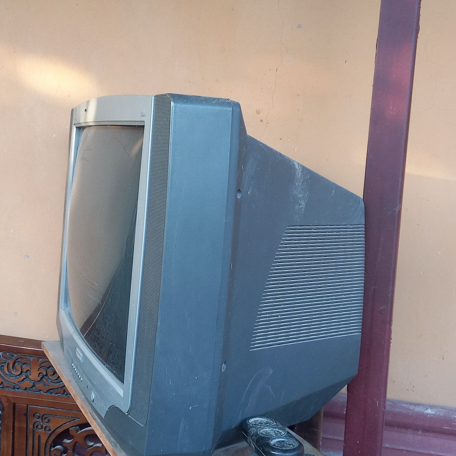 Televizor sotiladi