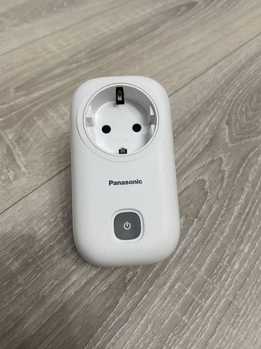 Smart home hub Panasonic monitorizare kit camera senzor