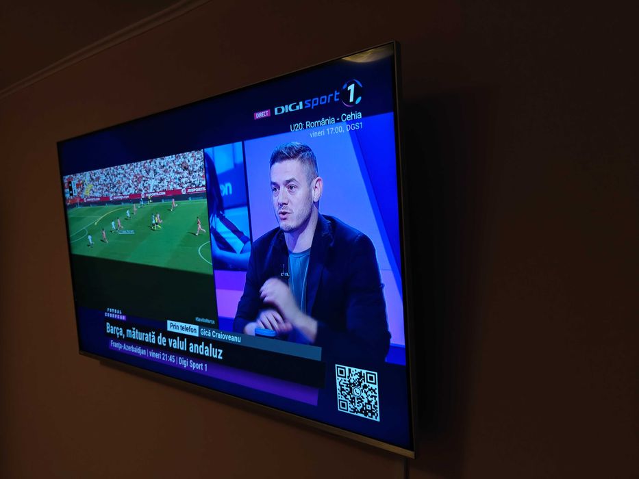 Televizor Smart 4K LED Philips 139cm cu Android si Ambilight 55PUS8807