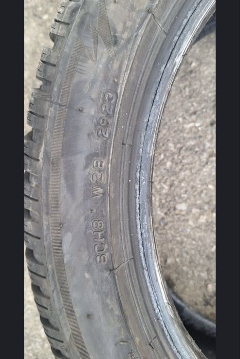 Bridgestone Blizzak 225/45/17 DOT 2923