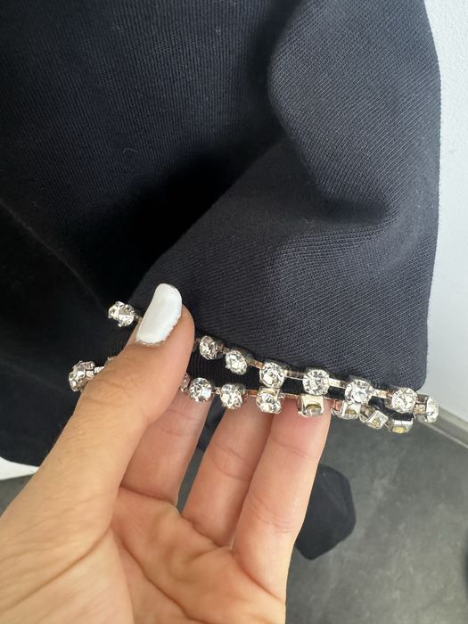 Тениска с камани на Zara