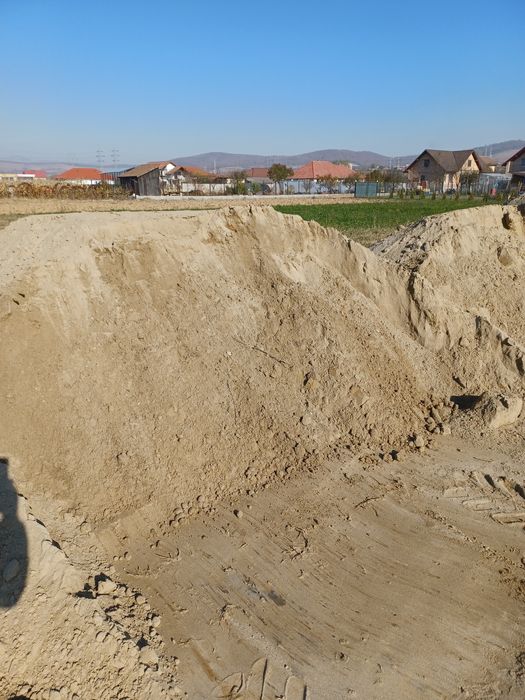 Transport nisip, sort, moloz, balastru, pamant de gazon, piatra, marfa