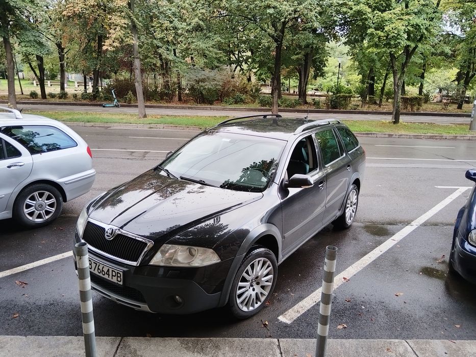 Продавам Шкода Октавия скаут 2.0 TDI