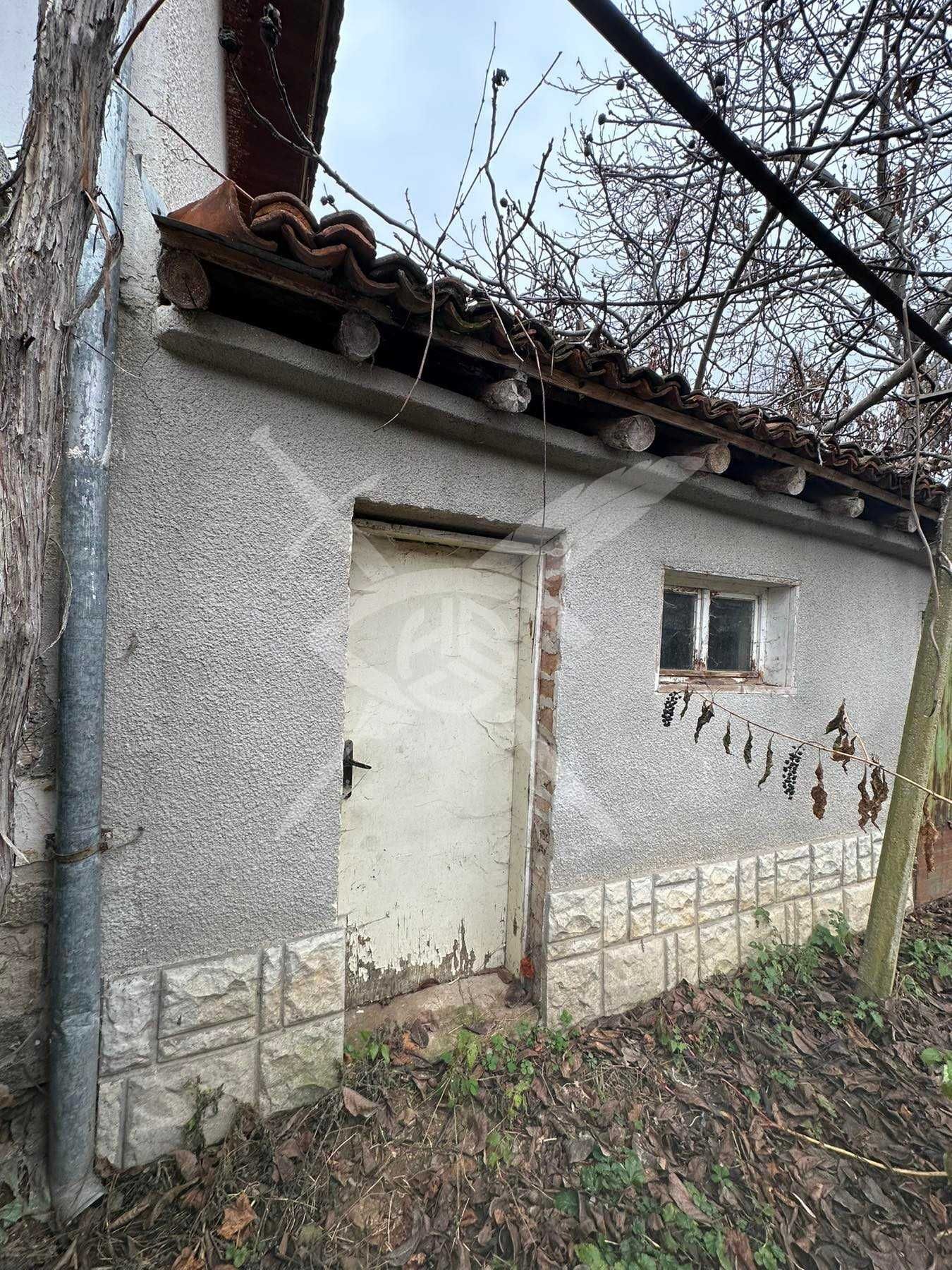 Къща с 2дка двор в Климент! 73840