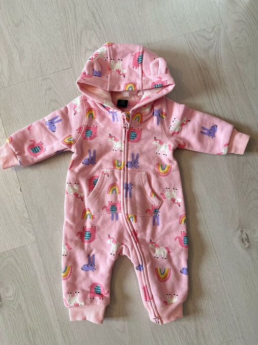 Продам новый комбинезон для девочки