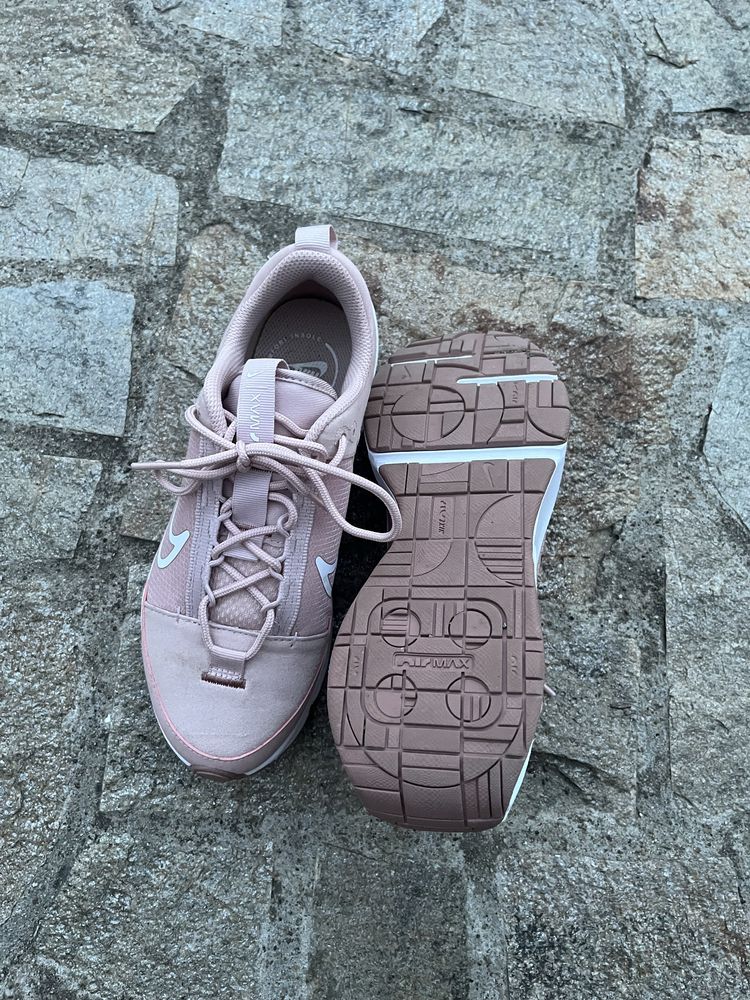 Дамски маратонки Nike Air Max Intrl