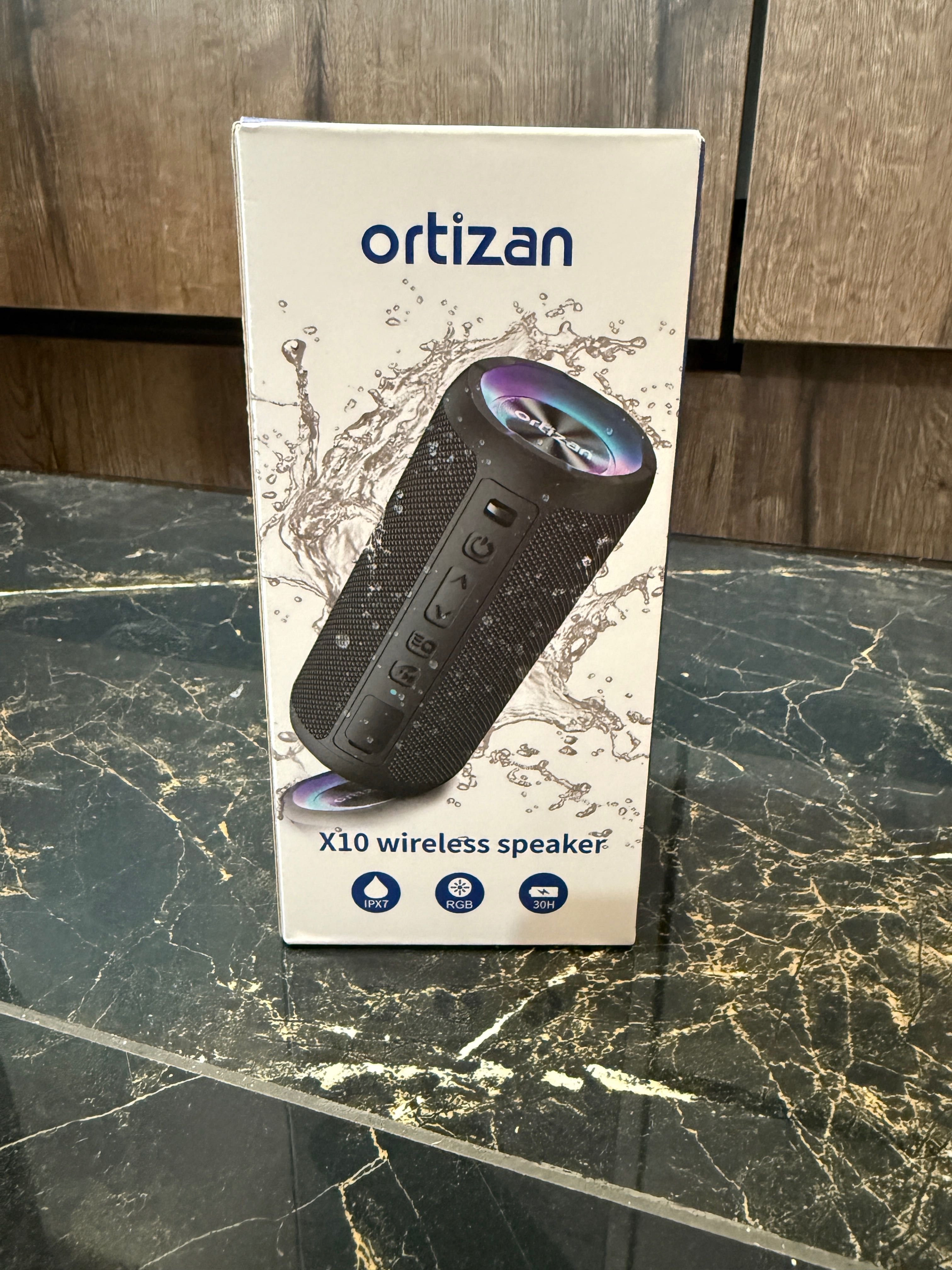 Преносима Bluetooth тонколона Ortizan с ритмични светлини