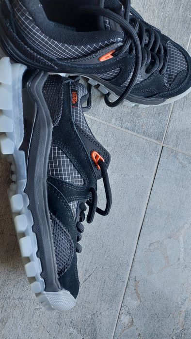 Vând adidasi noi Vans baieti