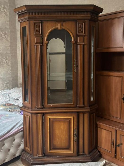 Сервант-шкаф для посуды