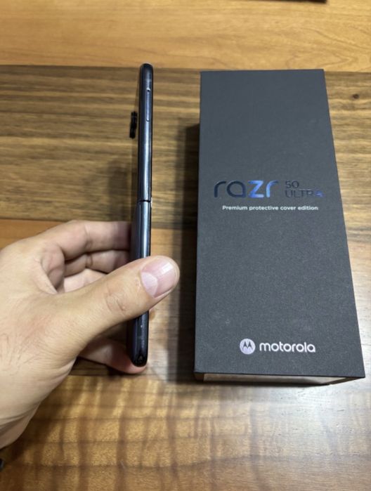 Motorola RAZR 50 ULTRA • 512 GB • 12 GB RAM • ca NOU • Garantie