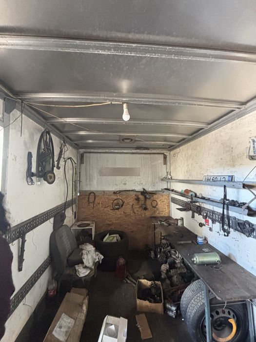 Caroserie camion Punkt1 – ideală pentru depozit, magazie sau atelier