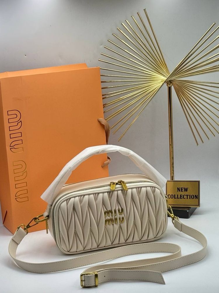 Geanta Miu Miu Noua !!! Dimensiuni 24/13 !!!
