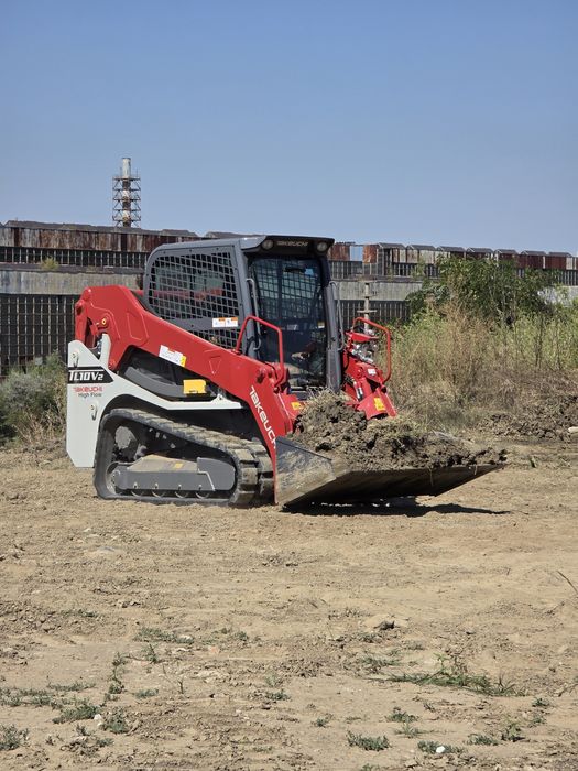 Compactor , excavator ,  bobcat pe senile