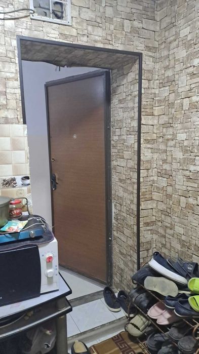 Продается 1 комнат. 1 этаж. Чиланзар-25 Квартал. Общежитие.