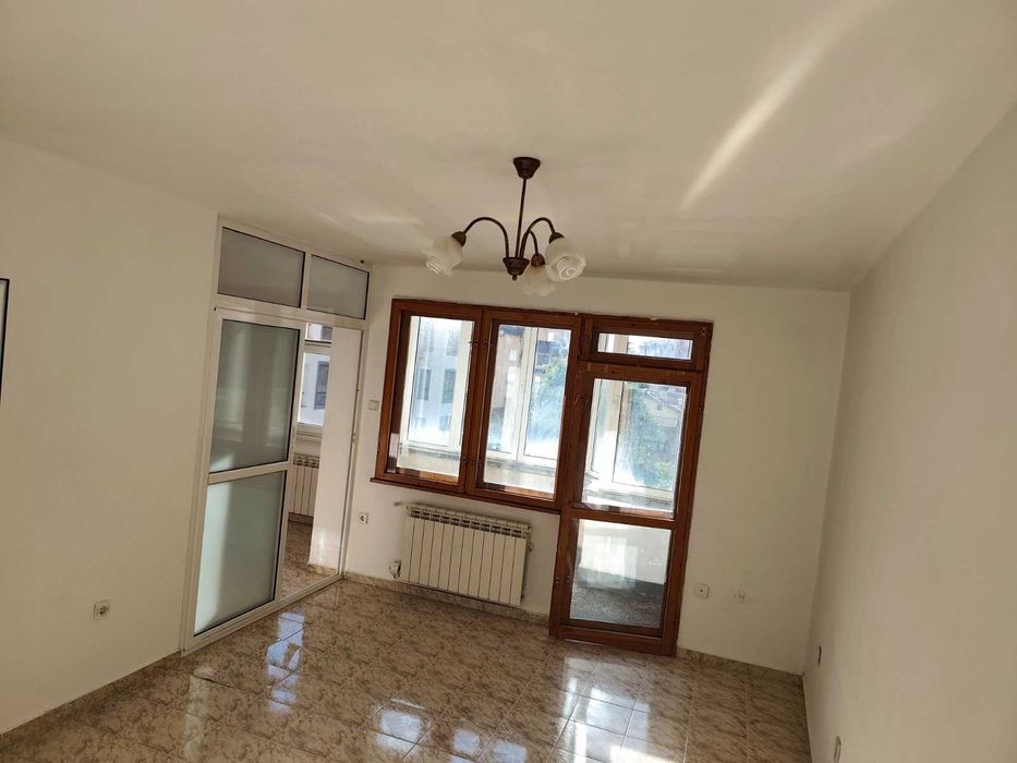 Продава двустаен апартамент ул. Ваня, Банишора