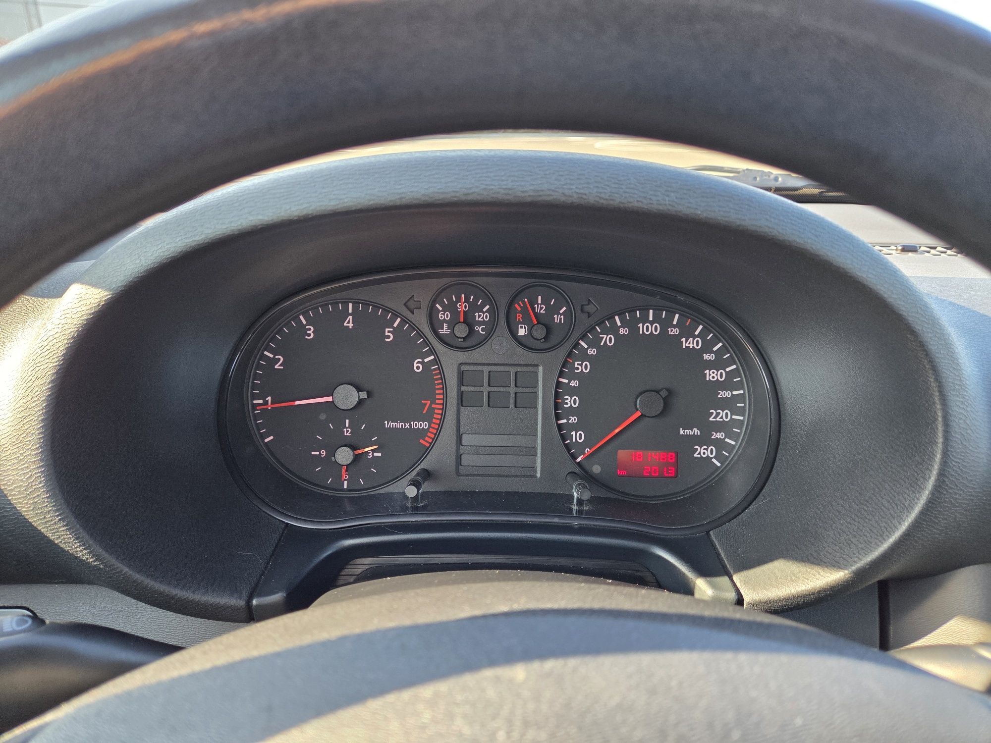 Ауди А3 8L 1.6 101  к.с..
