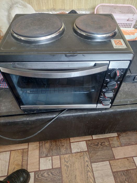 Продаю электропечь с духовкой,за ненадобностью