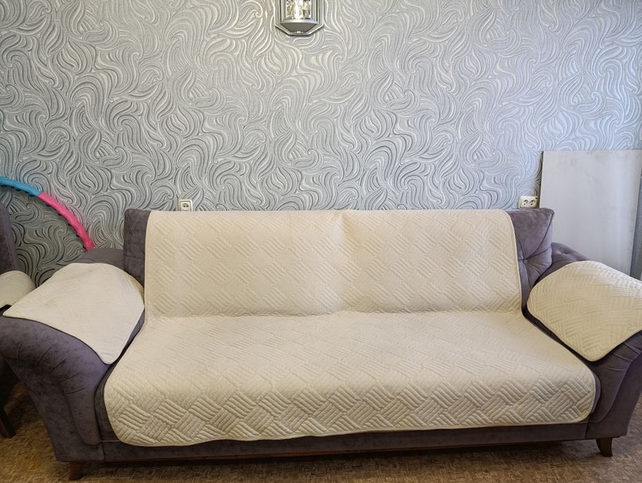 Уютные комплект: диван и кресло, как новые